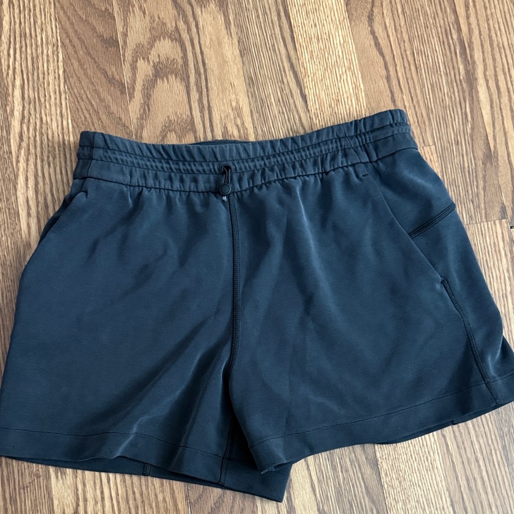 lululemon softstream shorts size 6